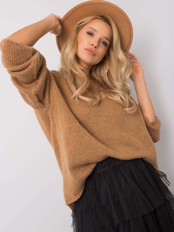 Camelowy sweter oversize